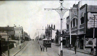 Charles Leski and Paul Sumner of Mossgreen Auctions are to become Australia's third largest auction house and will merge their operations and base them at the old Sotheby's premises at 926 High Street Armadale, the former Armadale Picture Theatre.. 
