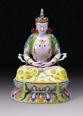 Chinese buyers bid strongly at the Sotheby's Australia auction of Fine Asian, Australian and European Arts and Design in Sydney on April 15, with the highest price in the Chinese section of the sale for a rare “famille rose” figure of the god Amitays. Estimated at $10,000 to $15,000 it found its way ultimately to $185,000 hammer with two Sotheby's staffers taking bids over the phone. The "Te Pahi" silver medal made the lower estimate of $300,000 after bidding began at $200,000.