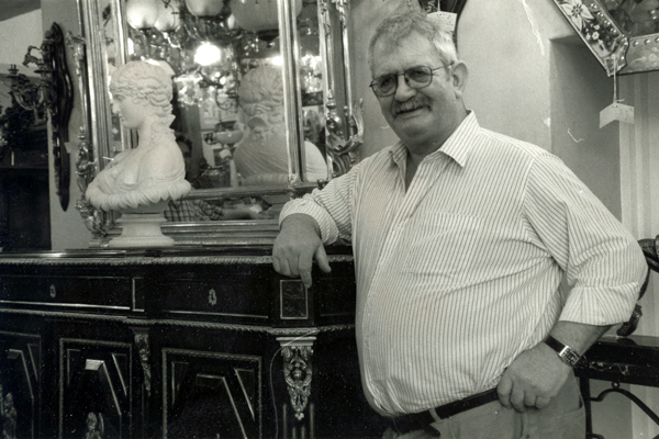 Melbourne dealer Gary Kay, known to both the antique and art trade throughout Australia, passed away last week. A master of the deal, Gary scooped up fine French furniture, mirrors and chandeliers, and anything quirky and unusual, some of them minor treasures He changed the décor of many households across Australia for the brighter and better. (Photo: Mike Gleeson)