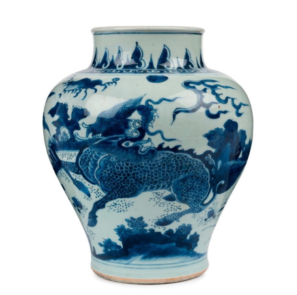 Top selling item from the Gibson's Auctions Interiors Private Collections sale on October 11 was a was a 17th century blue and white Chinese Qing Dynasty (Shunzhi period) baluster vase from the Nielsen collection (above) that sold for $25,620 including buyer’s premium.