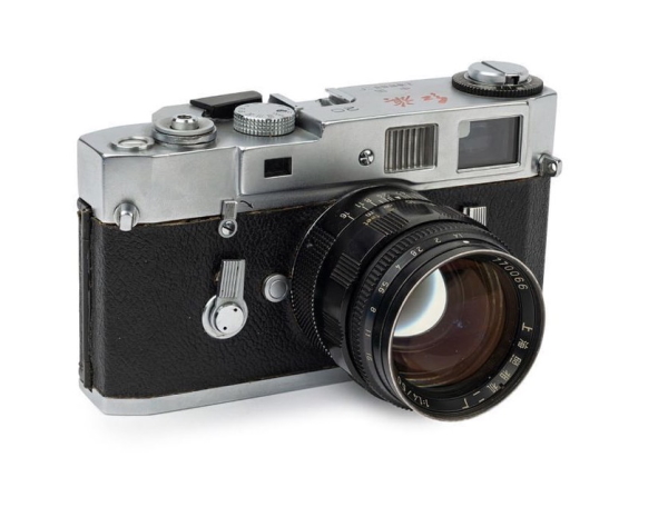 As expected, a Chinese-made Red Flag camera, produced in the 1970s in Shanghai achieved the top price in the sale selling at the high estimate of $80,000 at Part 1 of the sale of the world’s largest private museum collection of cameras. 